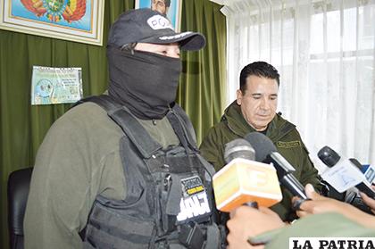 La conferencia de prensa ofrecida ayer por las autoridades policiales de la Felcc / LA PATRIA