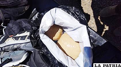 Los ladrillos de droga encontrados en la mochila del vecino / LA PATRIA
