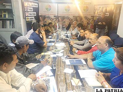 La mesa de diálogo entre autoridades de Gobierno y los sectores sociales de Cochabamba llegó a buen puerto /APG