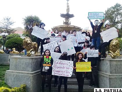 Los adolescentes también se suman al pedido de paz /LA PATRIA