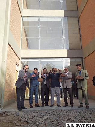 Autoridades inauguraron el nuevo edificio de la facultad de Agronomía /UTO