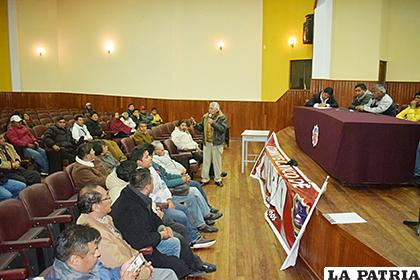 Asamblea de Hugo Gutiérrez en Economía /LA PATRIA
