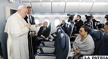 El Papa Francisco durante la rueda de prensa de regreso de su viaje a Japón /EFE
