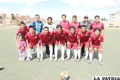 El equipo de Municipal que logró vencer a Gaspetrol 
/Carla Herrera /LA PATRIA