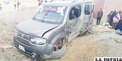 El vehículo presenta serios daños materiales / FOTO: LA PATRIA