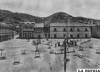 La Plaza Castro y Padilla pocos años después de la fundación de Oruro
