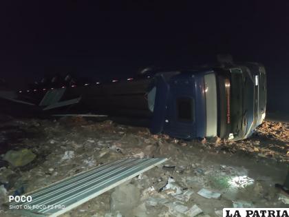 El conductor prófugo llevaba fierros en la tolva /Policía