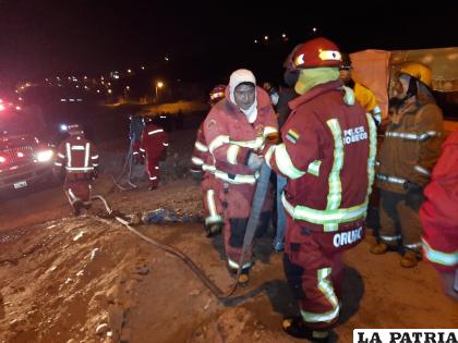 Los Bomberos actuaron rápidamente para extinguir el fuego /LA PATRIA