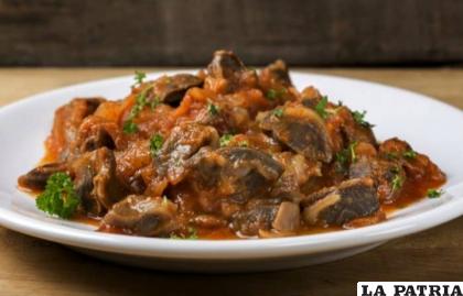 Guiso de mollejas de pollo una delicia para el paladar
