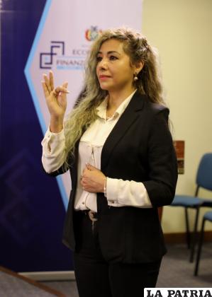 Karina Liliana Serrudo Miranda, preside ahora la Aduana Nacional / AN