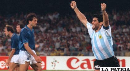 Con la selección argentina en el Mundial de Italia 90 eliminó al organizador