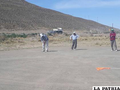 El golf reinicia sus actividades este fin de semana /Oruro Golf Club
