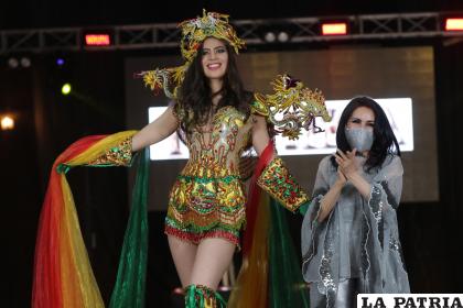 Yesenia Fuentes y Mónica Siles