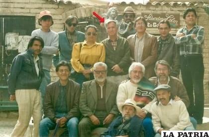Algunos de “Los 15” en el Parque del Poeta, Oruro, durante uno de sus encuentros a inicios de los años 90