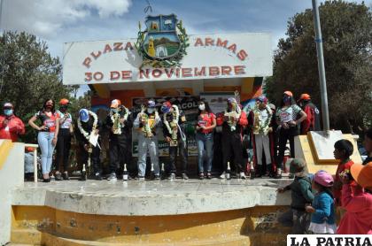El podio de ganadores de la Clase R2B