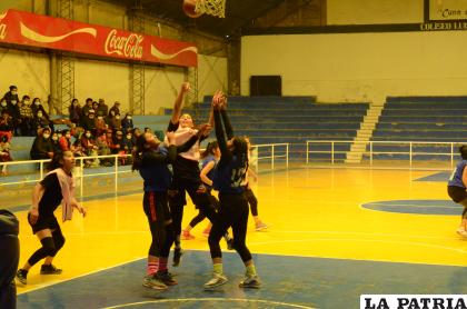 El plantel orureño tiene buenas jugadoras dentro esta categoría /LA PATRIA