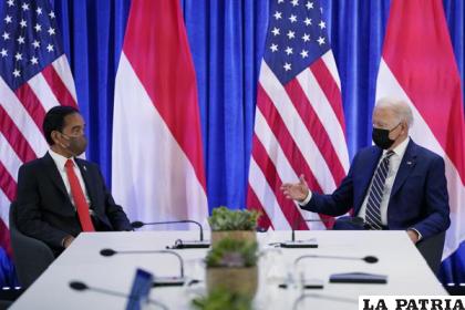 El presidente de Estados Unidos Joe Biden se reúne con el presidente de Indonesia Joko Widodo /AP Foto /Evan Vucci