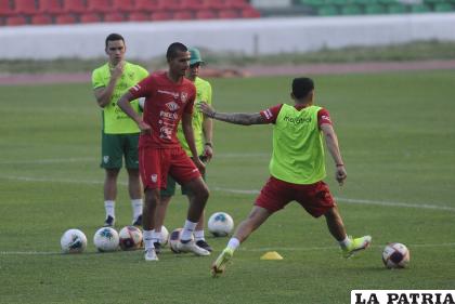 Los convocados por Farías entrenaron ayer en Santa Cruz /APG