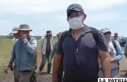 El director departamental del INRA fue filmado siendo recibido por presuntos implicados en los hechos del jueves /ERBOL