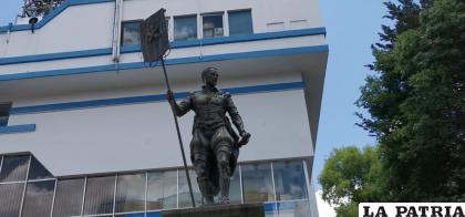 Monumento a Manuel Castro y Padilla /LA PATRIA