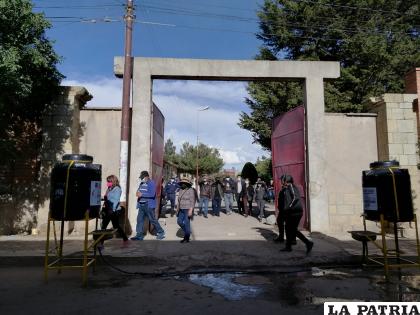 A diferencia de otros años, la concurrencia al camposanto no fue masiva /LA PATRIA
