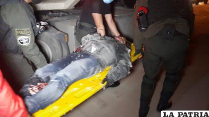 La motociclista fue auxiliada a un hospital y se espera por su diagnóstico /LA PATRIA