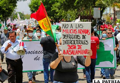 La marcha de los periodistas en Santa Cruz /APSC