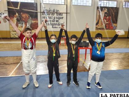 Al final de la competencia en esta primera jornada se procedió con la entrega de medallas a los ganadores /LA PATRIA