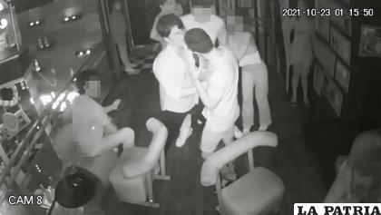 Momento de las agresiones en el interior de la discoteca /Clave300