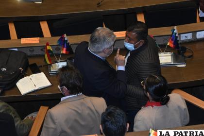Hubo discusiones entre diputados de CC /APG