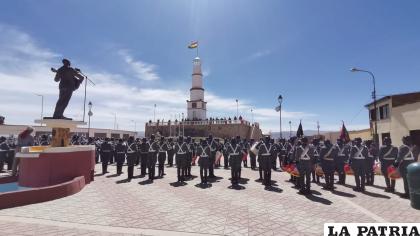El acto de homenaje a la Tricolor Nacional en el Faro del Conchupata /LA PATRIA