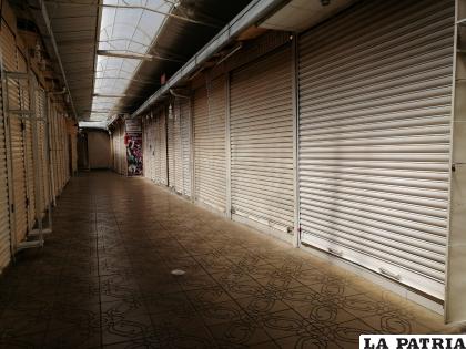Los comerciantes cerraron sus puestos de venta /LA PATRIA