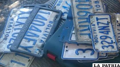 Dos bolivianos fueron aprehendidos por vender placas falsas /Foto referencial