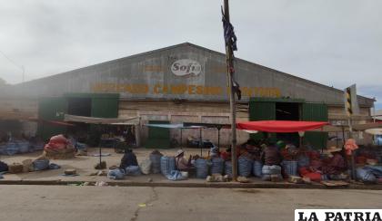 Fachada del mercado Campesino Kantuta /LA PATRIA