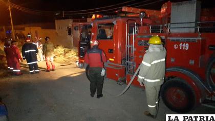 El incendio se suscitó por inmediaciones de la parada del minibús No 18 /LA PATRIA