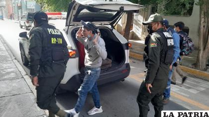 Los tres extranjeros fueron trasladados a dependencias de la fuerza anticrimen /LA PATRIA