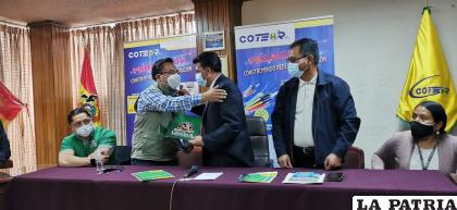Udabol y Coteor firman convenio para bridar beca a asociados /LA PATRIA  