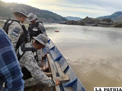 Militares especialistas realizan el rastrillaje del sector para hallar a otras personas /Min. de Defensa