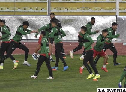 Durante el entrenamiento del seleccionado boliviano en el estadio “Hernando Siles” /APG