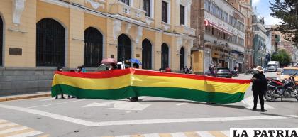 Bloquearon calles adyacentes a la Plaza Principal /LA PATRIA