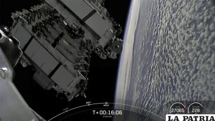 Imagen estática proporcionada por SpaceX del cohete SpaceX Falcon 9 despegando desde Cabo Cañaveral /SpaceX vía AP
