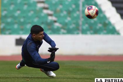 Carlos Lampe defenderá el pórtico boliviano en el cotejo ante los uruguayos /FBF