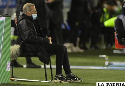 Oscar Tabárez, en la ida jugado en Montevideo, Uruguay venció 4-2 /APG