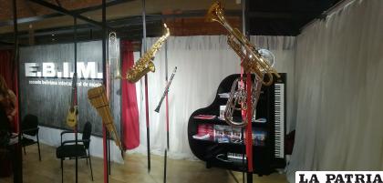 Diferentes instrumentos se exponen en el stand de la EBIM
