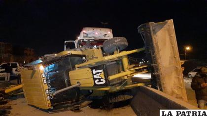 De esta manera quedó el tractor tras ser “embestido” /LA PATRIA