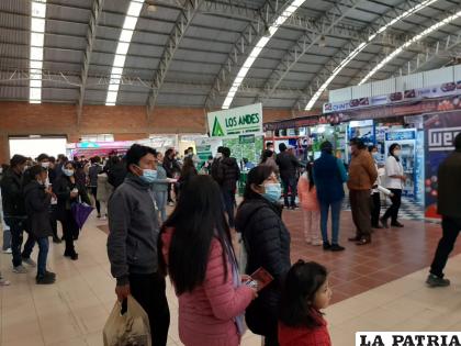 Empresas de diferentes rubros participan en la rueda de negocios /LA PATRIA