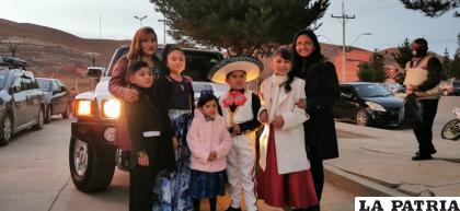 Niños llegaron en limusina a Expoteco /LA PATRIA