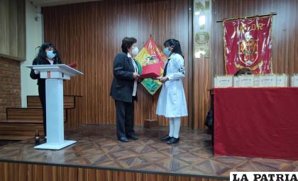 En el acto de premiación del concurso de pintura /LA PATRIA