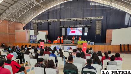 Estudiantes de Gastronomía compartieron sus conocimientos sobre la chocolatería /Unior 