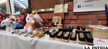 Las escobillas para zapatos, también son productos de mayor demanda /LA PATRIA